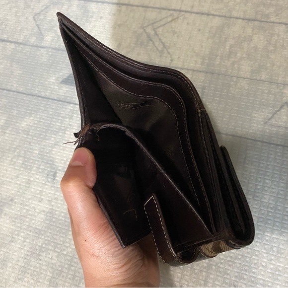 Coach women’s bifold wallet - Picture 4 of 9